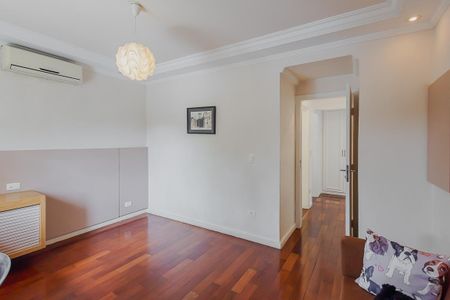 Casa à venda com 700m², 5 quartos e 6 vagasSuíte 2