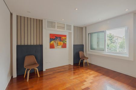 Casa à venda com 700m², 5 quartos e 6 vagasSuíte 1