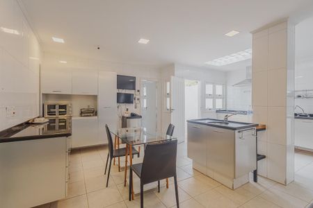 Casa à venda com 700m², 5 quartos e 6 vagasCozinha