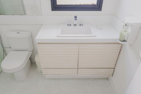 Casa à venda com 700m², 5 quartos e 6 vagasBanheiro da Suíte 4