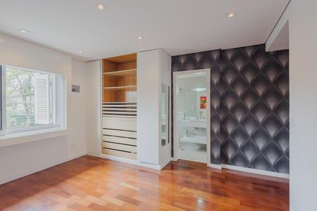 Casa à venda com 700m², 5 quartos e 6 vagasSuíte 1