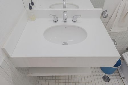 Casa à venda com 700m², 5 quartos e 6 vagasBanheiro da Suíte 4