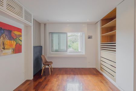 Casa à venda com 700m², 5 quartos e 6 vagasSuíte 1