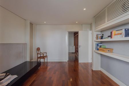 Casa à venda com 700m², 5 quartos e 6 vagasSuíte 3