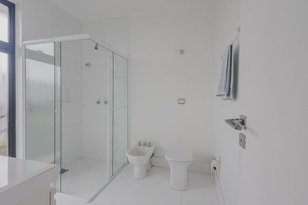 Casa à venda com 700m², 5 quartos e 6 vagasBanheiro da Suíte 3