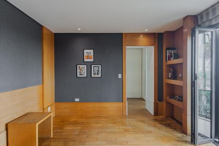 Casa à venda com 700m², 5 quartos e 6 vagasSuíte 4