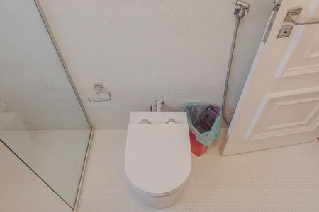 Casa à venda com 700m², 5 quartos e 6 vagasBanheiro da Suíte 2