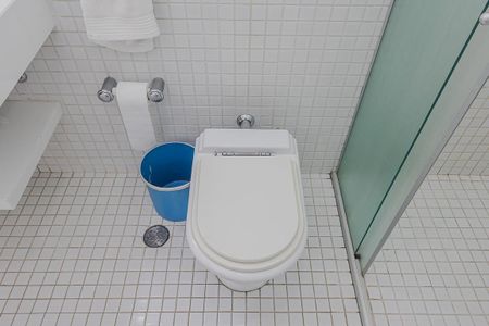 Casa à venda com 700m², 5 quartos e 6 vagasBanheiro da Suíte 4