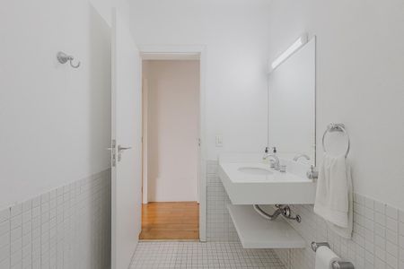 Casa à venda com 700m², 5 quartos e 6 vagasBanheiro da Suíte 4