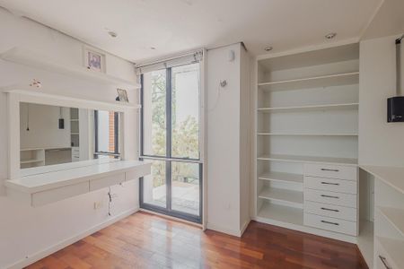 Casa à venda com 700m², 5 quartos e 6 vagasCloset da suíte 2