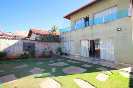 Casa para alugar com 357m², 5 quartos e 4 vagasQuintal