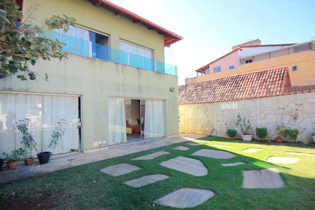 Casa para alugar com 357m², 5 quartos e 4 vagasQuintal