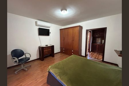 Casa à venda com 347m², 7 quartos e 5 vagasSuíte 2