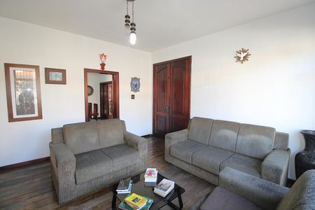 Casa à venda com 347m², 7 quartos e 5 vagasSala