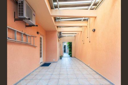 Casa à venda com 220m², 3 quartos e 4 vagas