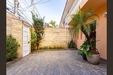 Casa à venda com 220m², 3 quartos e 4 vagas