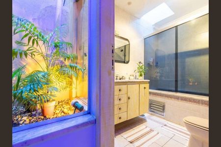 Casa à venda com 220m², 3 quartos e 4 vagas