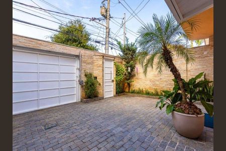 Casa à venda com 220m², 3 quartos e 4 vagas