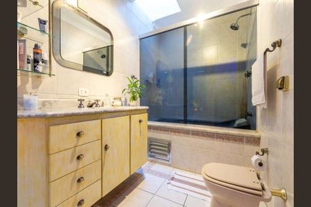 Casa à venda com 220m², 3 quartos e 4 vagas