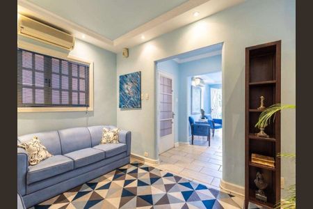 Casa à venda com 220m², 3 quartos e 4 vagas