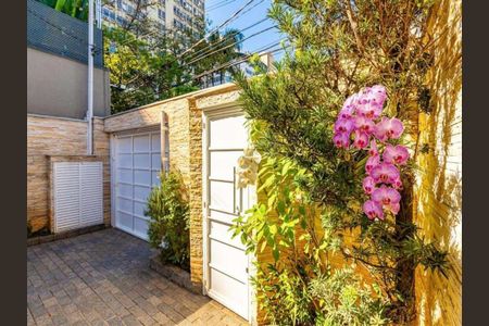 Casa à venda com 220m², 3 quartos e 4 vagas