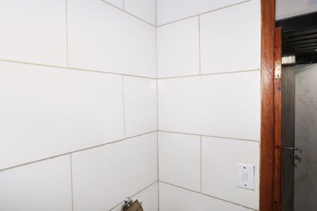 Banheiro de kitnet/studio para alugar com 1 quarto, 15m² em Santa Efigênia, Belo Horizonte