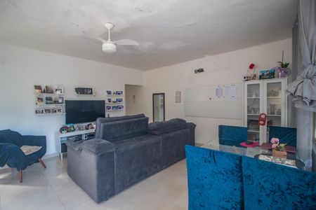 Casa à venda com 300m², 4 quartos e 2 vagas Casa à venda com 300m², 4 quartos e 2 vagasSala