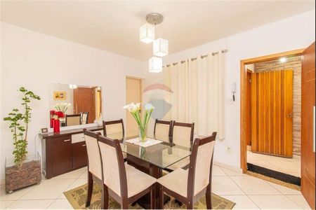 Casa à venda com 347m², 4 quartos e 3 vagas