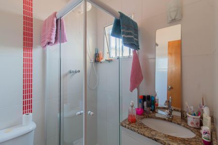 Casa de condomínio à venda com 100m², 3 quartos e 3 vagas Casa de condomínio à venda com 100m², 3 quartos e 3 vagasBanheiro da Suite