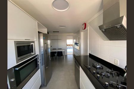 Apartamento à venda com 214m², 3 quartos e 3 vagas