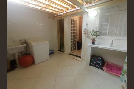 Casa à venda com 82m², 2 quartos e 2 vagas