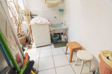 Casa à venda com 90m², 2 quartos e 1 vagaÁrea de Serviço e quintal