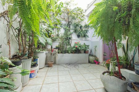 Casa à venda com 90m², 2 quartos e 1 vagaEntrada e jardim