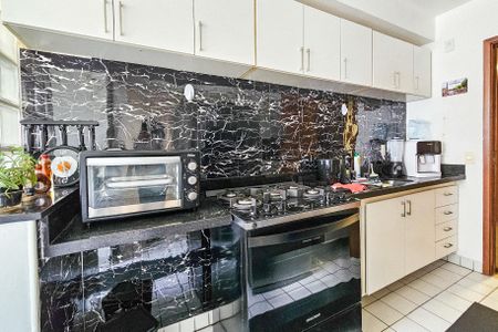 Apartamento para alugar com 152m², 4 quartos e sem vagaCozinha