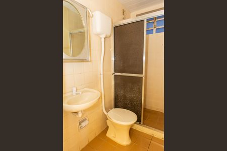 Banheiro de apartamento à venda com 1 quarto, 38m² em Azenha, Porto Alegre