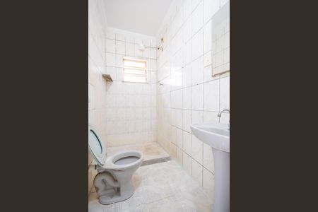 Banheiro de casa para alugar com 1 quarto, 40m² em Santo Antônio, Osasco