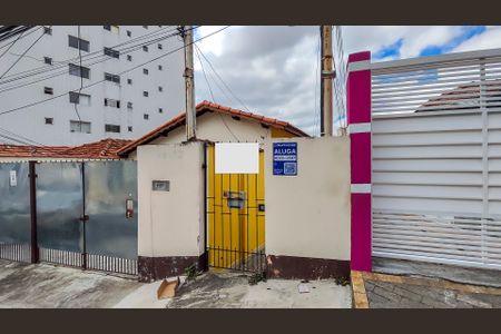 Casa para alugar com 40m², 1 quarto e sem vaga Casa para alugar com 40m², 1 quarto e sem vagaFachada + Placa