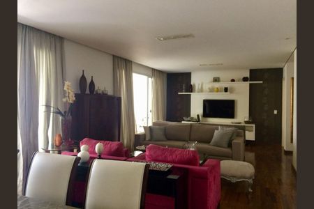 Apartamento à venda com 216m², 4 quartos e 4 vagas