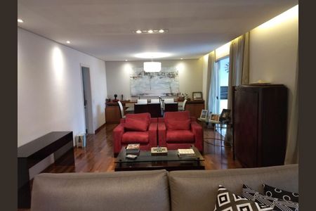 Apartamento à venda com 216m², 4 quartos e 4 vagas
