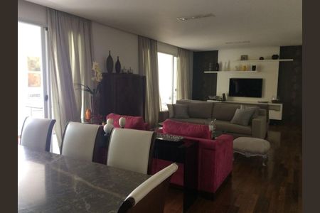 Apartamento à venda com 216m², 4 quartos e 4 vagas