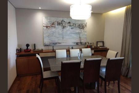 Apartamento à venda com 216m², 4 quartos e 4 vagas