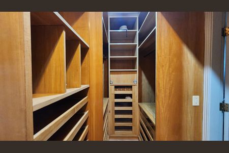 Apartamento à venda com 228m², 4 quartos e 4 vagas