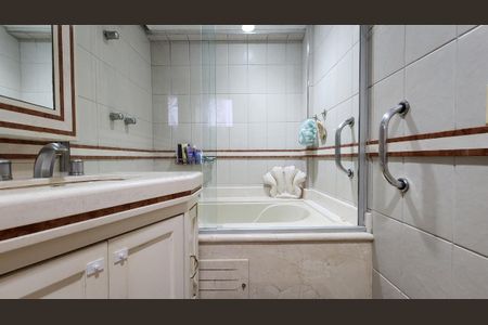 Apartamento à venda com 228m², 4 quartos e 4 vagas