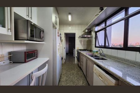 Apartamento à venda com 228m², 4 quartos e 4 vagas
