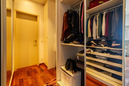 Apartamento à venda com 234m², 3 quartos e 4 vagasCloset da Suíte 1