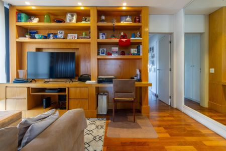 Apartamento à venda com 234m², 3 quartos e 4 vagasSala de TV