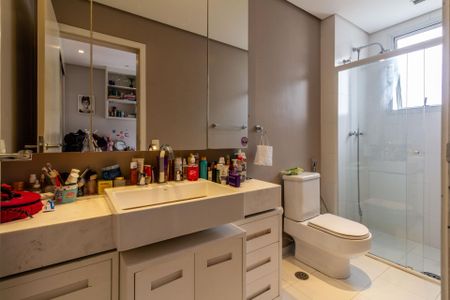 Apartamento à venda com 234m², 3 quartos e 4 vagasBanheiro da Suíte 2