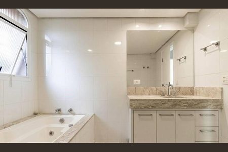 Apartamento à venda com 210m², 3 quartos e 4 vagas