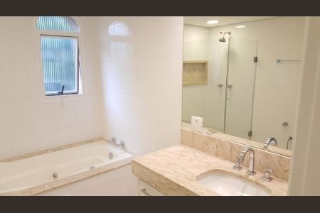 Apartamento à venda com 210m², 3 quartos e 4 vagas