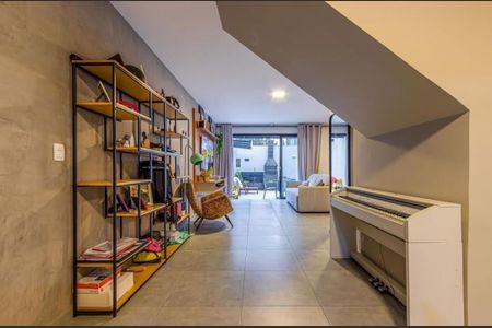 Casa à venda com 3 quartos, 200m² em Santo Amaro, São Paulo